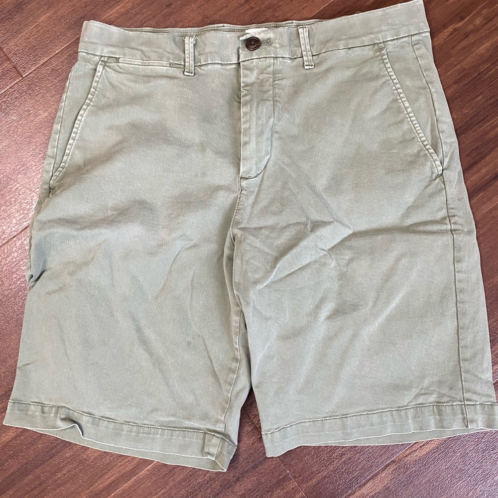 GAP Men’s 10 inch shorts size 31